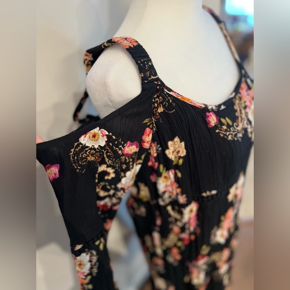 Bila Boho Cold Shoulder Floral Dress Sz Medium NWOT - Picture 5 of 10
